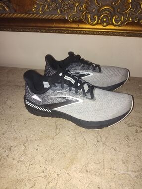 Brooks Launch GTS 10 Mens Gray Running Shoes